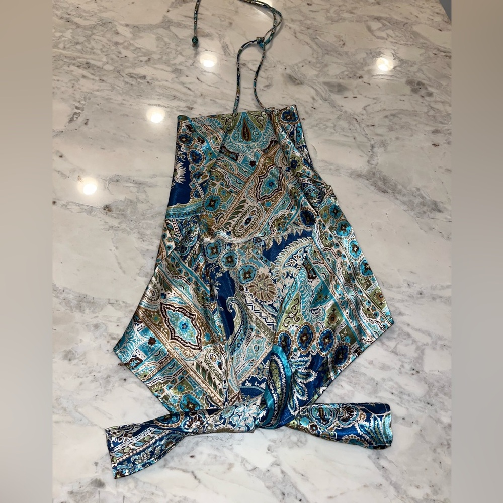 Backless top ties  around neck and lower back. Like new.